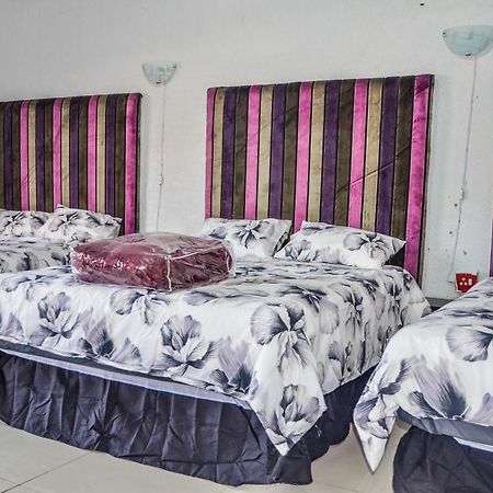 Sani Bonani Guest House Klerksdorp Eksteriør billede
