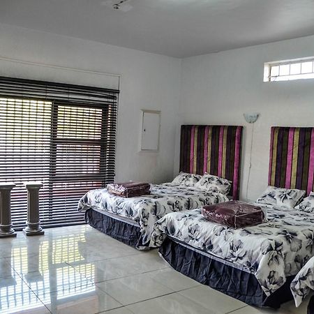 Sani Bonani Guest House Klerksdorp Eksteriør billede